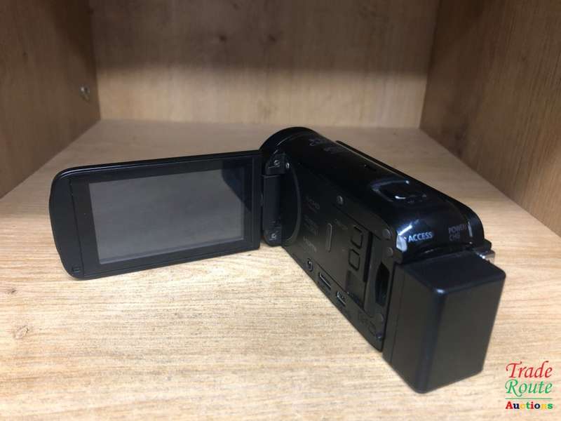 Canon LEGRIA HF R606 Camcorder - High Definition - 3.28Mp 32x optical zoom
