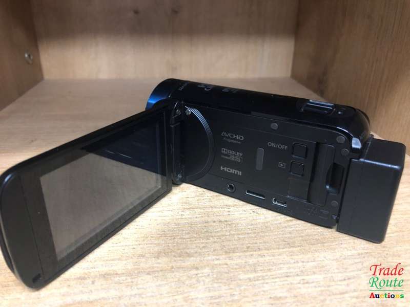 Canon LEGRIA HF R606 Camcorder - High Definition - 3.28Mp 32x optical zoom
