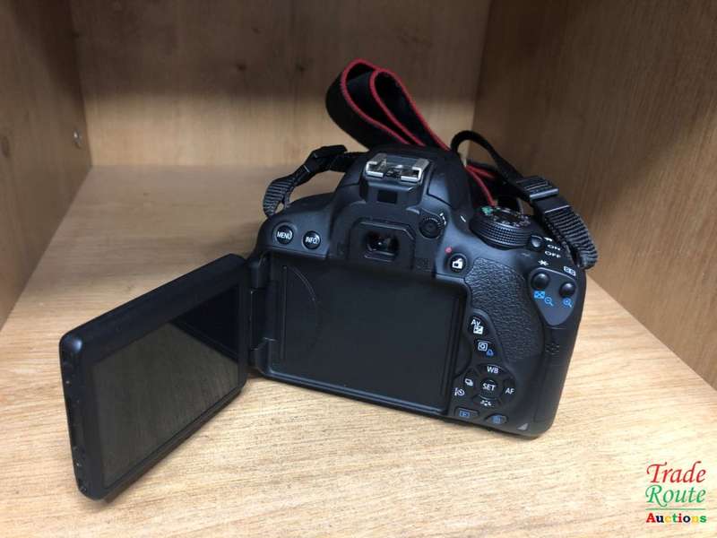 Canon EOS 700D DIGITAL SLR CAMERA KIT WITH 18-55MM IS STM LENS