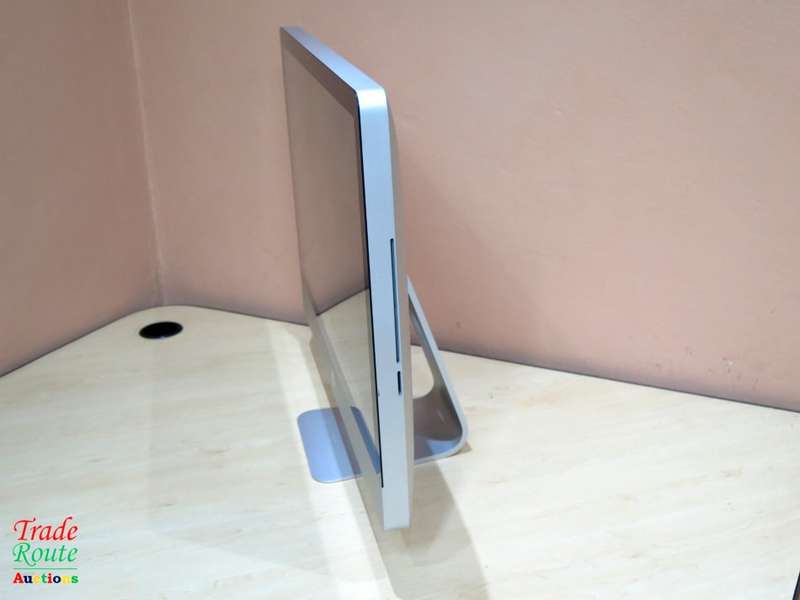 Apple iMAC | 27 INCH *All In One Desktop*ATI Radeon HD Graphics Desktop Computer