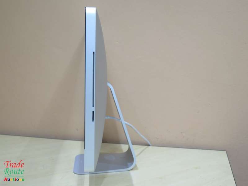 Apple iMAC | 21.5 INCH -  ATI Radeon HD Graphics - All in One Desktop Computer