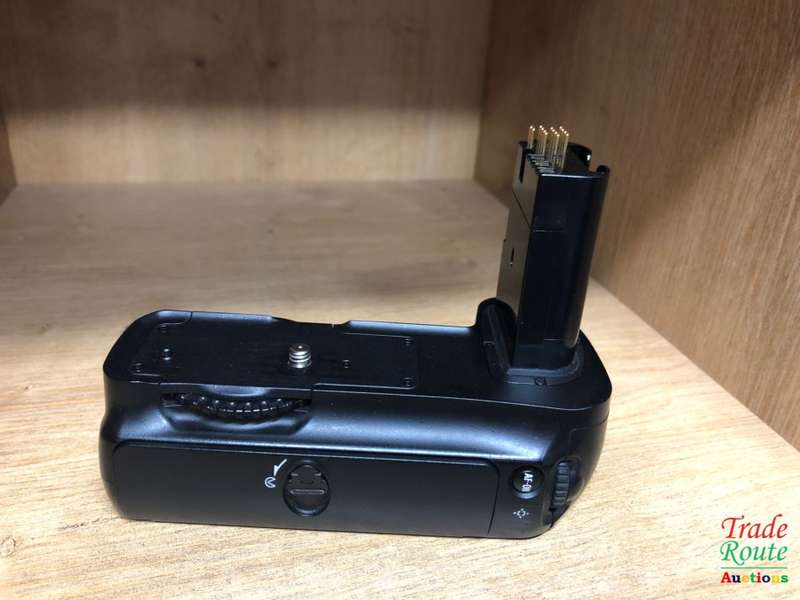 Nikon MB-D200 Multi-Power Battery Pack