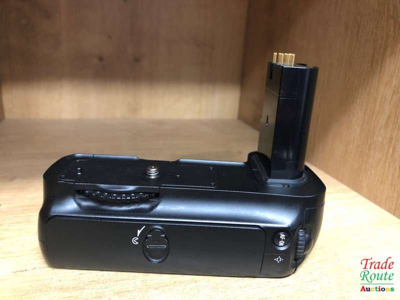 Nikon MB-D200 Multi-Power Battery Pack