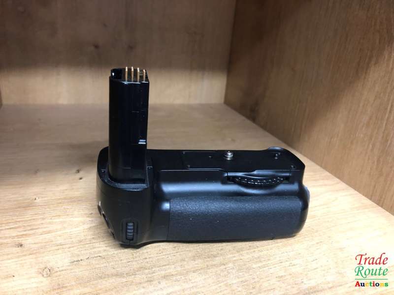 Nikon MB-D200 Multi-Power Battery Pack