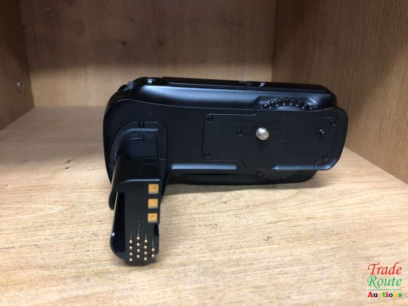 Nikon MB-D200 Multi-Power Battery Pack