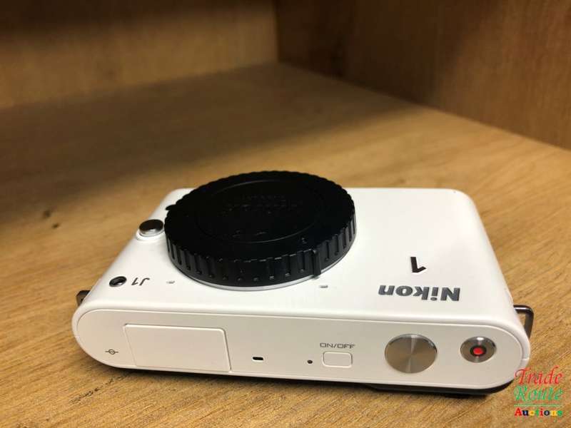 Nikon 1 J1 Body  Digital Camera - MIRRORLESS CAMERA