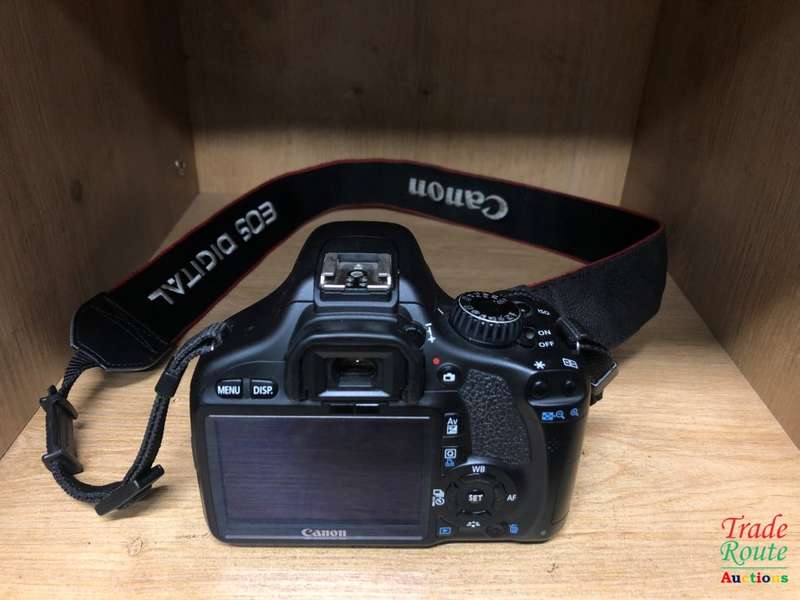 Canon EOS 550D Digital SLR camera Kit with Canon 18-55 Lens