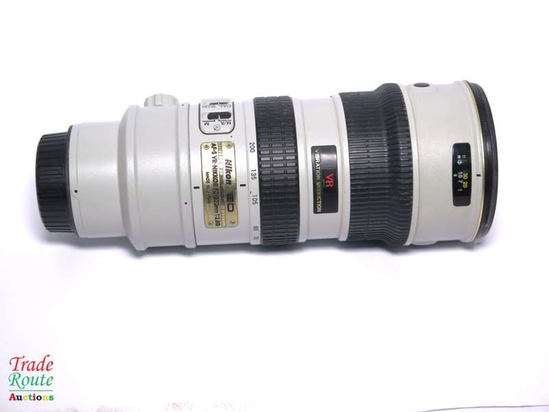 Nikon 70-200mm f2.8G ED-IF AF-S VR Zoom Lens   *** NIKON *** Full Frame lens