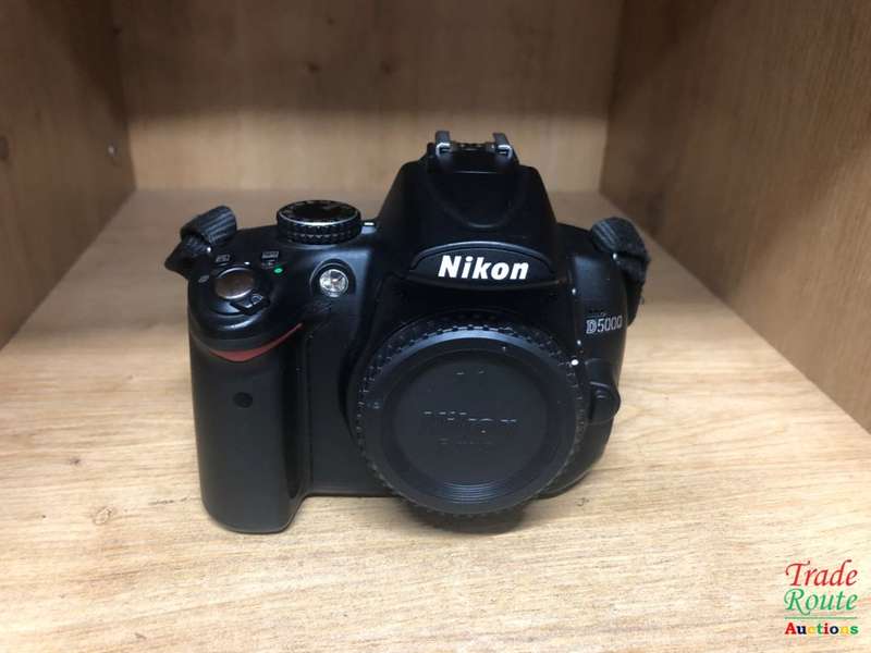 NIKON D5000 DIGITAL SLR CAMERA BODY ONLY WITH 2.7-inch Vari-angle LCD