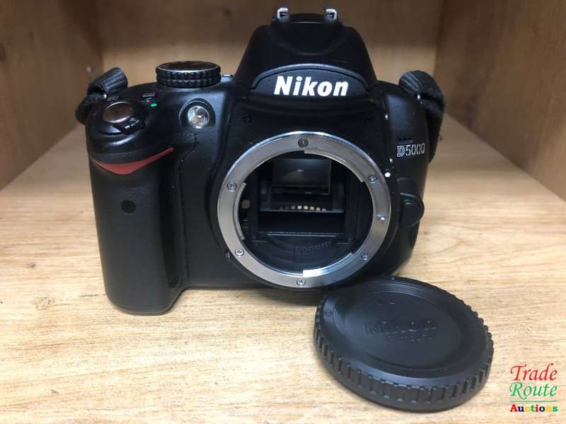 NIKON D5000 DIGITAL SLR CAMERA BODY ONLY WITH 2.7-inch Vari-angle LCD