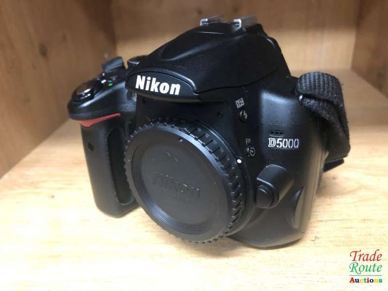 NIKON D5000 DIGITAL SLR CAMERA BODY ONLY WITH 2.7-inch Vari-angle LCD