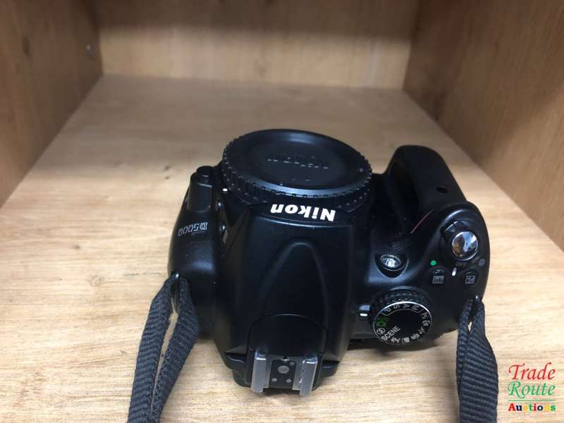 NIKON D5000 DIGITAL SLR CAMERA BODY ONLY WITH 2.7-inch Vari-angle LCD