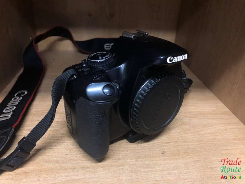 Canon EOS 450D DigitalSLR camera 12.2 Megapixels BODY ONLY