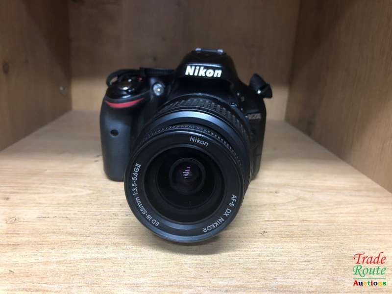 [ 24.1 MEGAPIXELS ] NIKON D5200 DSLR CAMERA +  18-55MM NIKKOR LENS PROFESSIONAL KIT