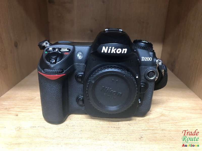 Nikon D200 SLR Digital Camera (Camera Body)