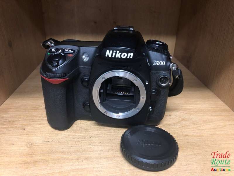 Nikon D200 SLR Digital Camera (Camera Body)