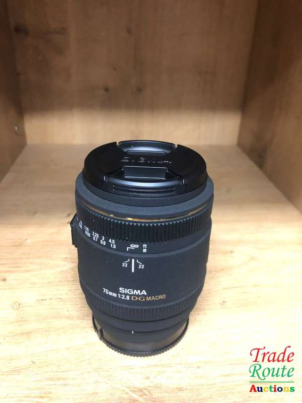 Sigma 70mm F/2.8 EX DG Macro Lens for SONY DSLR Cameras - A Mount