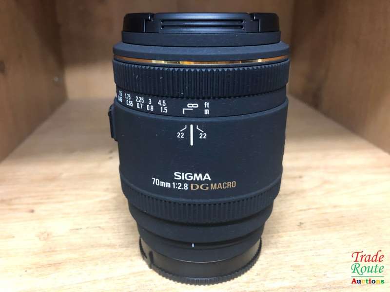 Sigma 70mm F/2.8 EX DG Macro Lens for SONY DSLR Cameras - A Mount