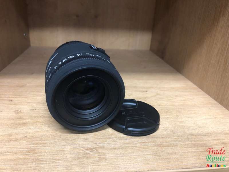 Sigma 70mm F/2.8 EX DG Macro Lens for SONY DSLR Cameras - A Mount