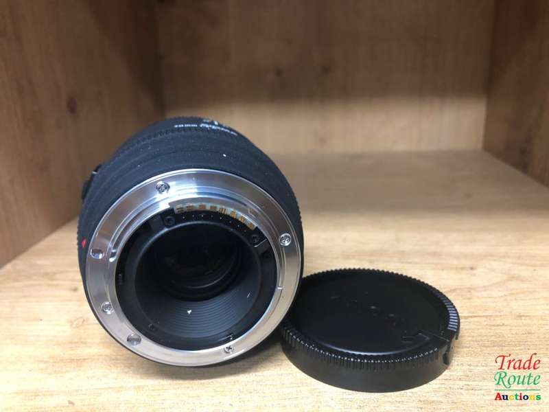 Sigma 70mm F/2.8 EX DG Macro Lens for SONY DSLR Cameras - A Mount