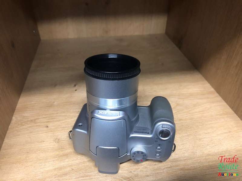 Panasonic Lumix DMC-FZ7, 6.0 Megapixel, 12x Optical/4x Digital Zoom, Digital Camera (Silver)