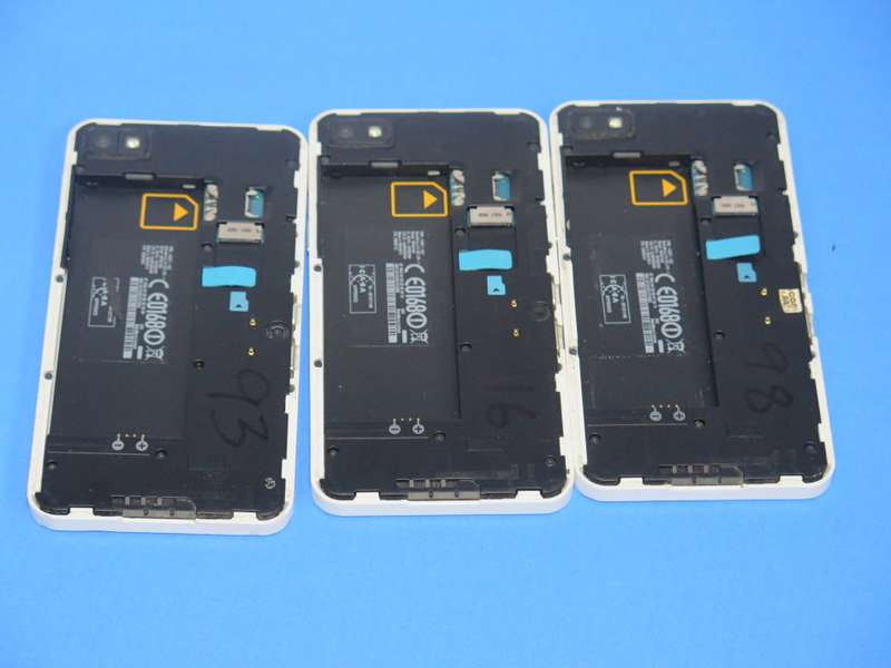 3 X Blackberry phones - For spares or repairs