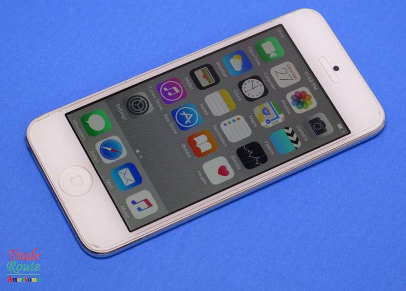 Apple iPod Touch | WHITE/SILVER | 16GB | RETINA DISPLAY