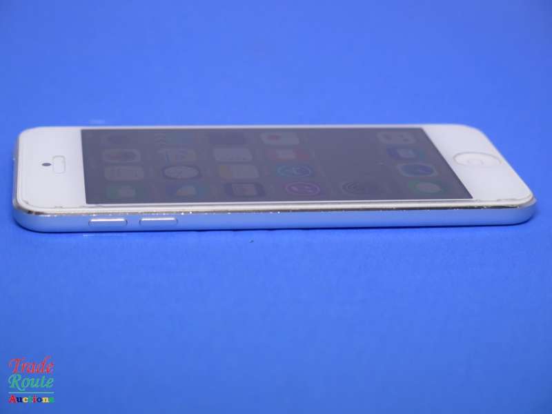 Apple iPod Touch | WHITE/SILVER | 16GB | RETINA DISPLAY