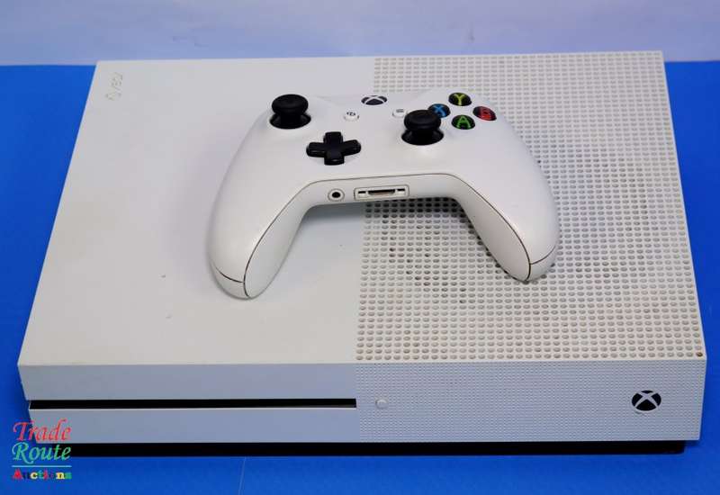 XBOX One S Console (WHITE) Model 1681 1TB + 1 Controller