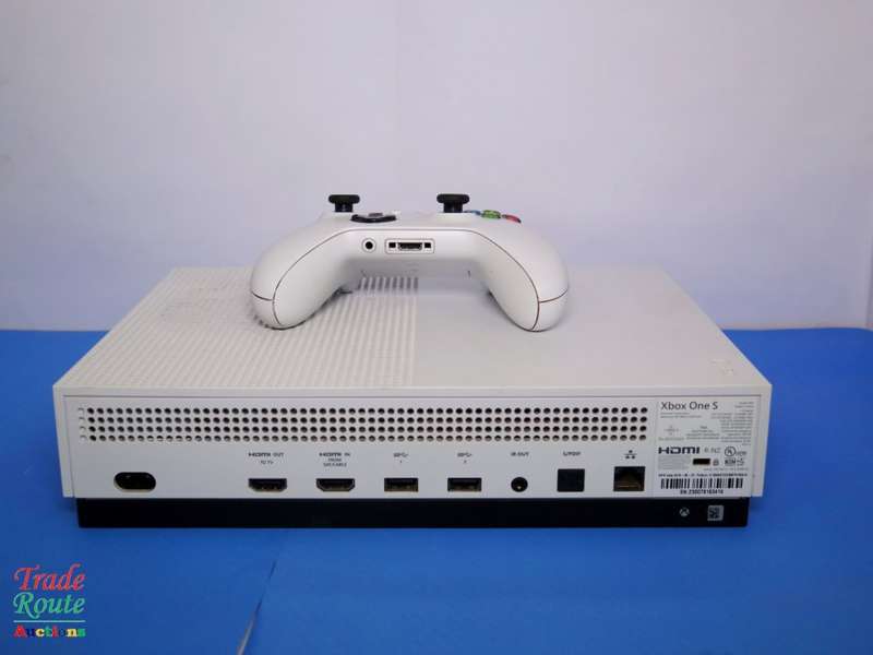 XBOX One S Console (WHITE) Model 1681 1TB + 1 Controller