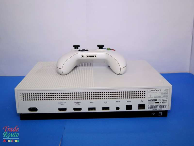 XBOX One S Console (WHITE) Model 1681 1TB + 1 Controller
