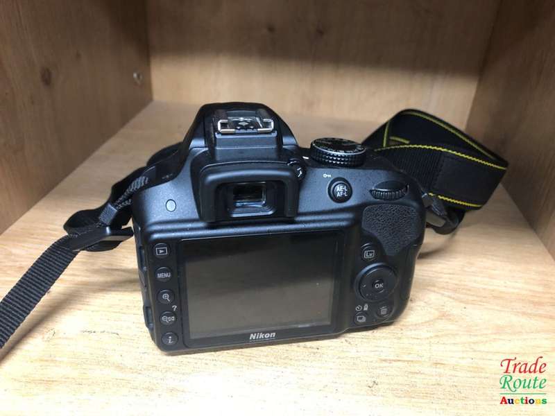 Nikon D3300 24.2 MP CMOS Digital SLR with AF-S DX NIKKOR 18-55mm f/3.5-5.6G DX Zoom Lens (Black)