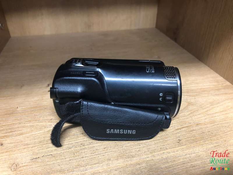 Samsung SMX-F50 Flash Memory Camcorder (Black)