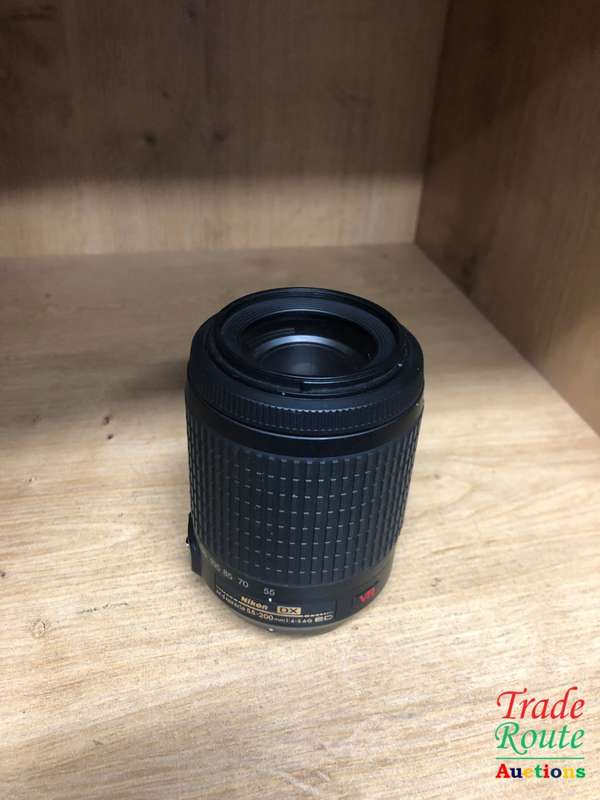 FOR SPARES ** NO AF ** Nikon 55-200mm VR LENS