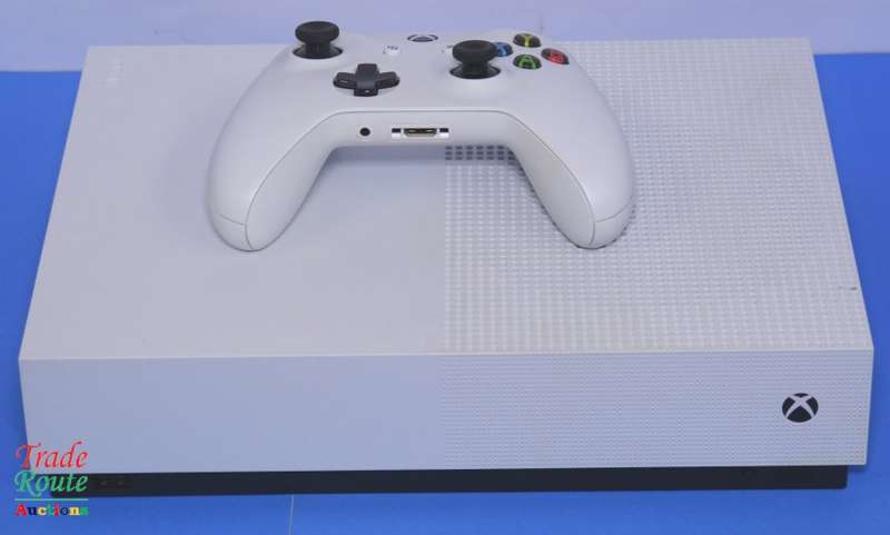 Xbox One S All-Digital Edition (WHITE) 1TB + 1 Controller (WHITE) - 1681 ALL DIGITAL