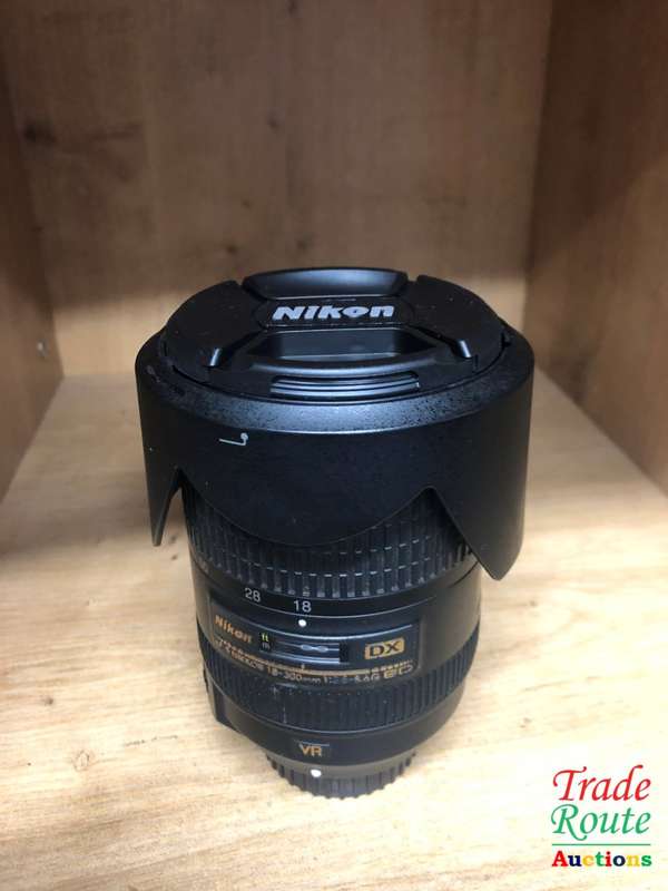 Nikon AF-S DX NIKKOR 18-300mm f/3.5-5.6G ED VR Lens