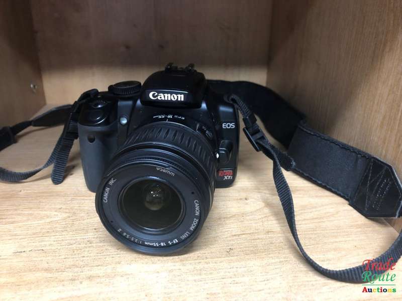 Canon EOS Digital Rebel XTi Kit 10.1-megapixel digital SLR camera with 18-55mm zoom lens (Black)