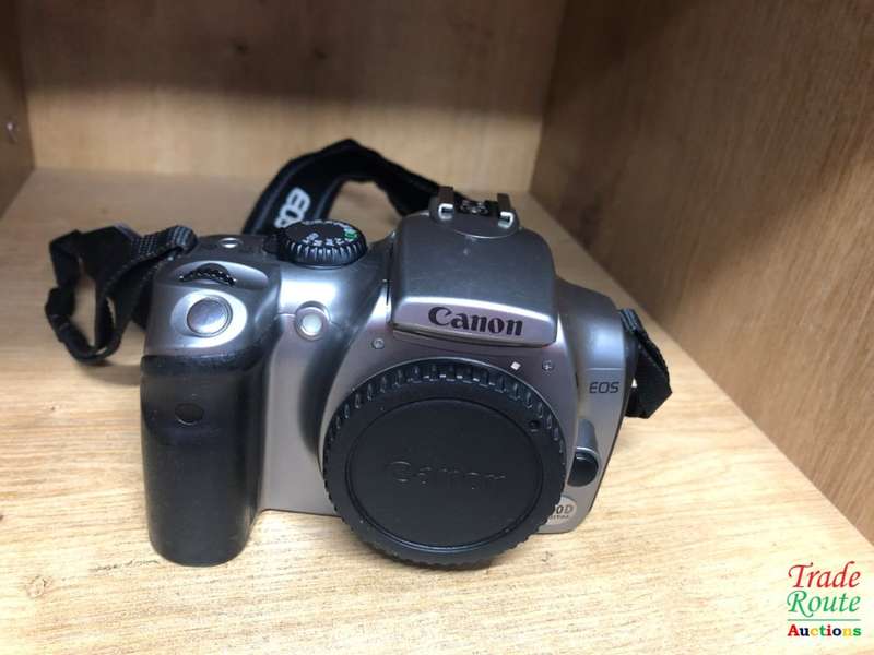 Canon 300D Digital SLR camera (SILVER) BODY [ NO CHARGER ]