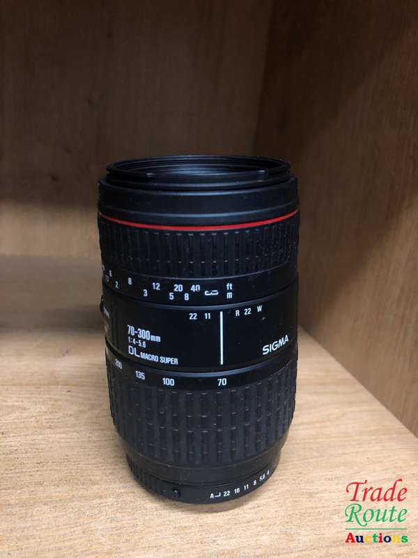 SIGMA 70-300mm DL Macro Super Telephoto Zoom Lens [PENTAX]