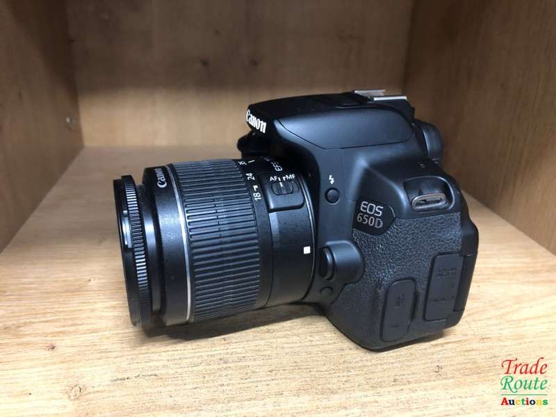 CANON 650D Digital SLR CAMERA with Canon 18-55mm Lens (18 Megapixels) DSLR Camera Kit