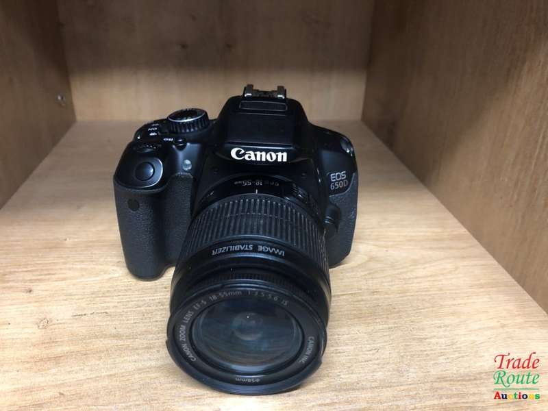 CANON 650D Digital SLR CAMERA with Canon 18-55mm Lens (18 Megapixels) DSLR Camera Kit