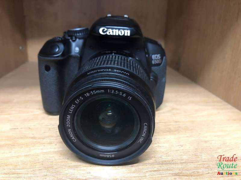 CANON 650D Digital SLR CAMERA with Canon 18-55mm Lens (18 Megapixels) DSLR Camera Kit