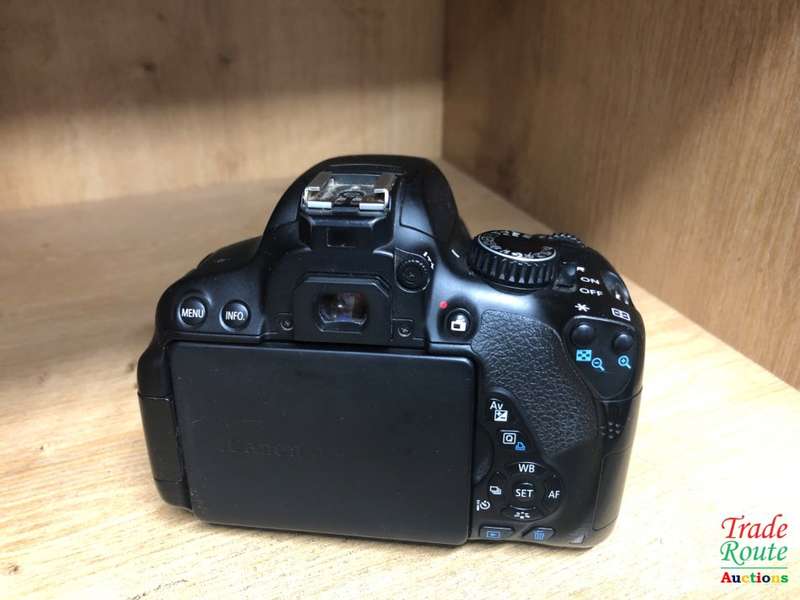 CANON 650D Digital SLR CAMERA with Canon 18-55mm Lens (18 Megapixels) DSLR Camera Kit