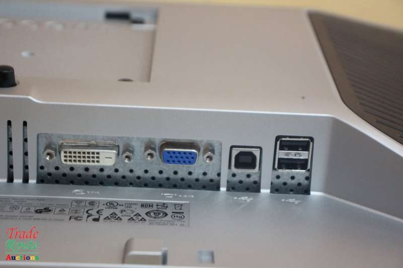Dell 2009WT 1680 x 1050 Resolution 20" WideScreen LCD Flat Panel Computer Monitor Display