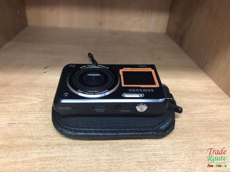 Samsung DV100 Dual View Digital Camera 16.1 Mega pixels with 5x Optical Zoom
