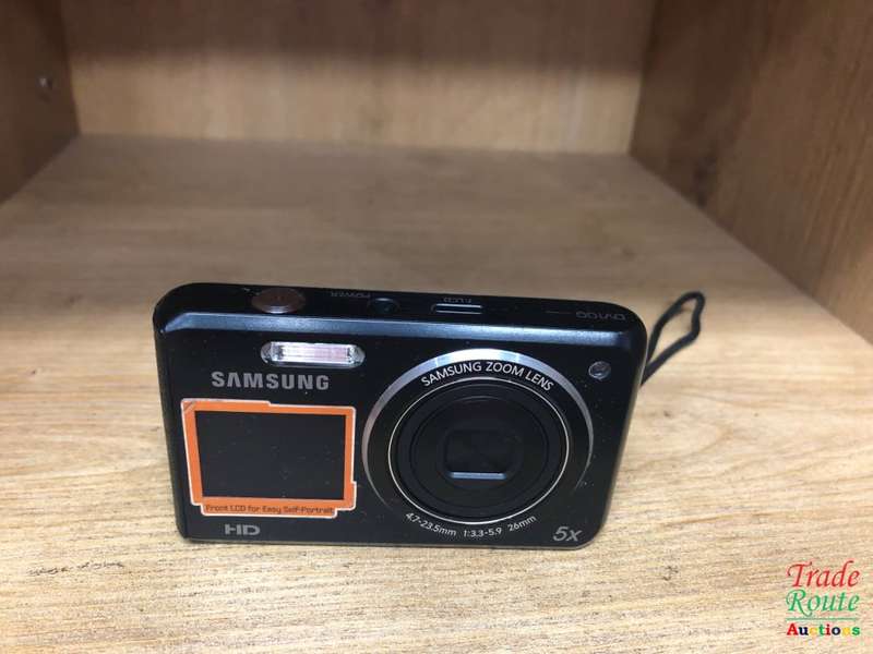 Samsung DV100 Dual View Digital Camera 16.1 Mega pixels with 5x Optical Zoom