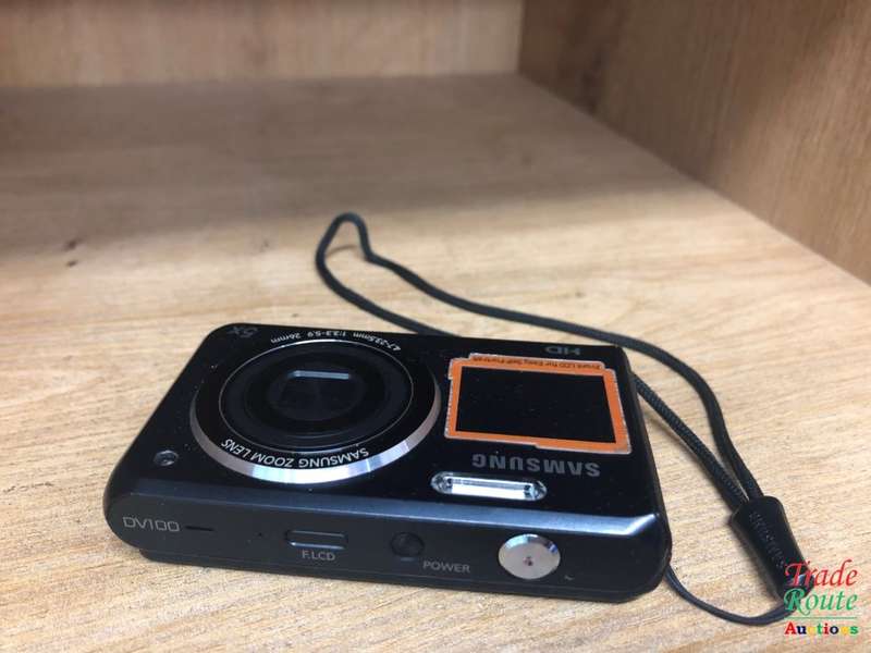 Samsung DV100 Dual View Digital Camera 16.1 Mega pixels with 5x Optical Zoom