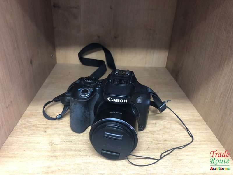 Canon Powershot SX60 HS 16.1MP Digital Camera 65x Optical Zoom Lens 3-inch LCD Tilt Screen (Black)