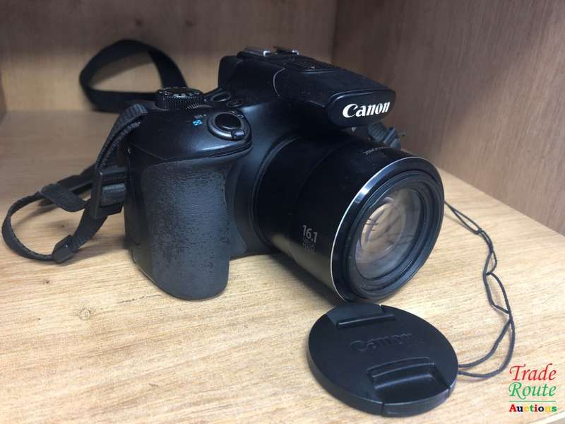 Canon Powershot SX60 HS 16.1MP Digital Camera 65x Optical Zoom Lens 3-inch LCD Tilt Screen (Black)