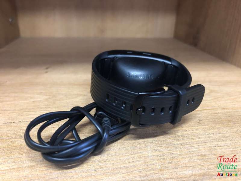 Samsung Gear Fit2 Pro Fitness Tracker Large SM-R365 GPS Sports Band